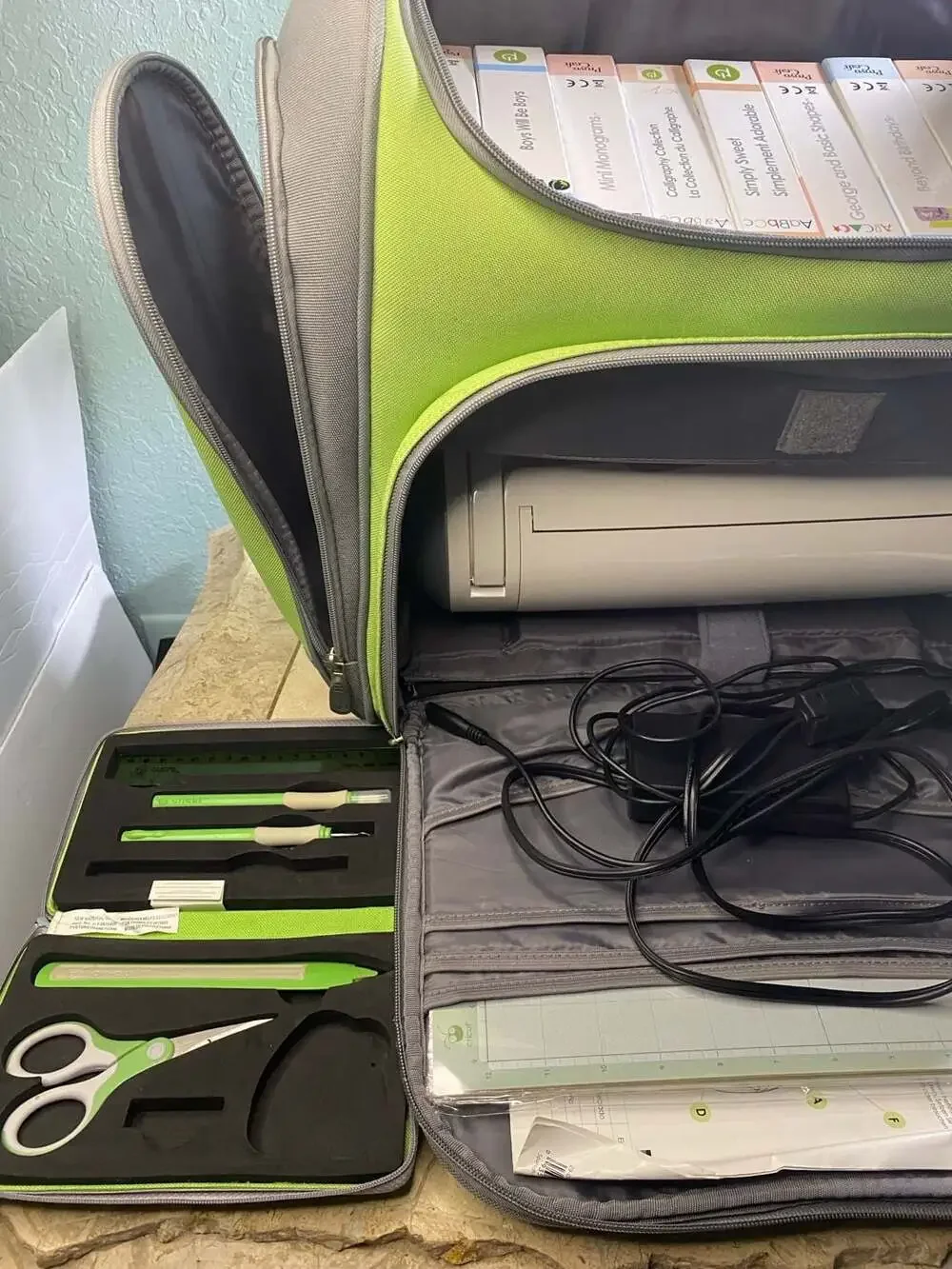 Provo Craft Cricut Personal Electronic Cutter Bundle with Carrying Tote
